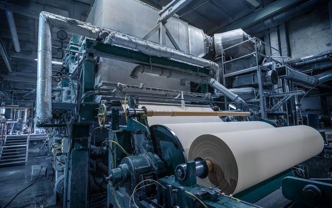 Linha industrial de produção de papel